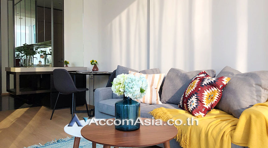  1 Bedroom  Condominium For Rent in Ploenchit, Bangkok  near BTS Chitlom (AA27945)