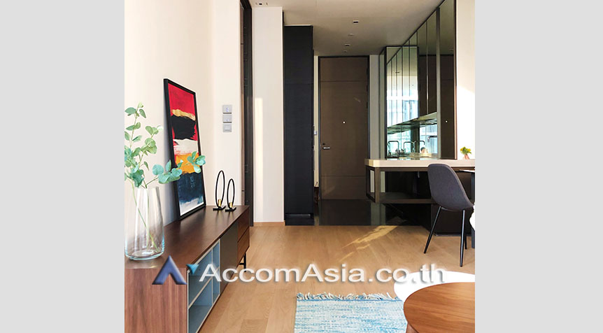  1 Bedroom  Condominium For Rent in Ploenchit, Bangkok  near BTS Chitlom (AA27945)