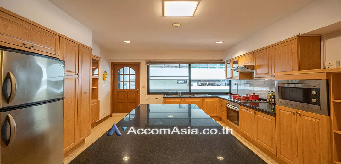 Pet friendly |  4 Bedrooms  Apartment For Rent in Sukhumvit, Bangkok  near BTS Phrom Phong (AA27947)