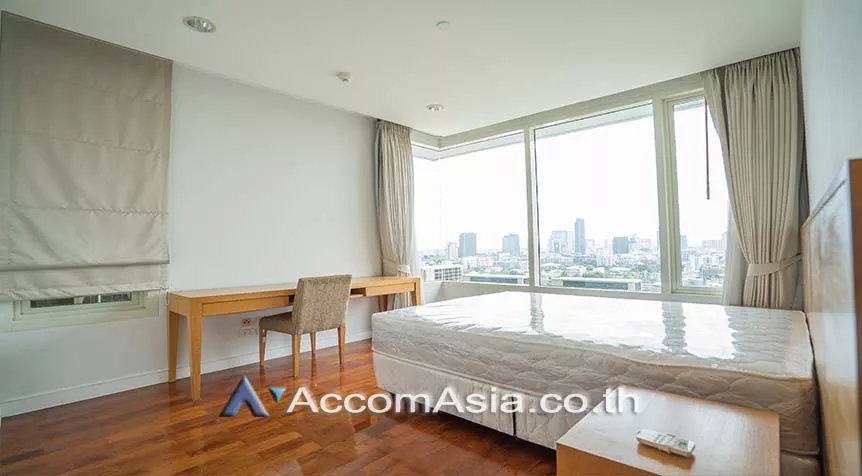 Big Balcony |  3 Bedrooms  Apartment For Rent in Sukhumvit, Bangkok  near BTS Phrom Phong (AA28001)