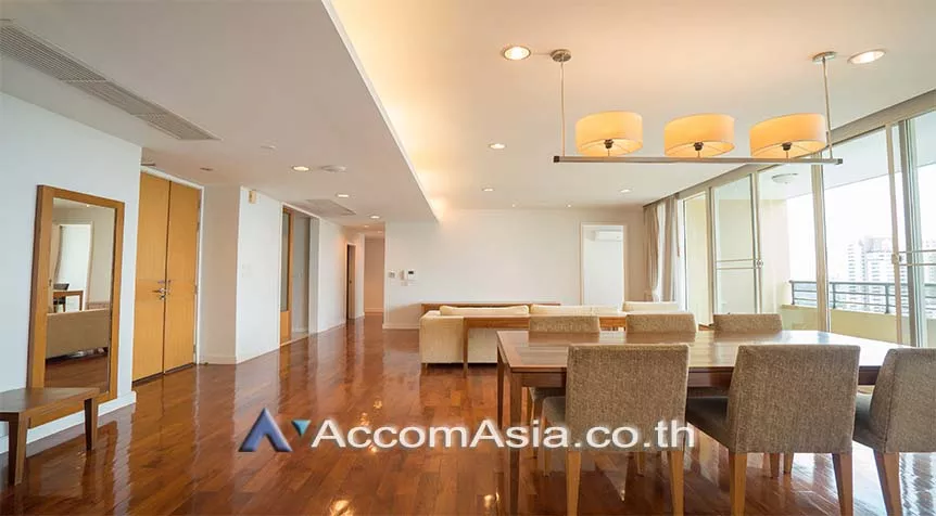 Big Balcony |  3 Bedrooms  Apartment For Rent in Sukhumvit, Bangkok  near BTS Phrom Phong (AA28001)