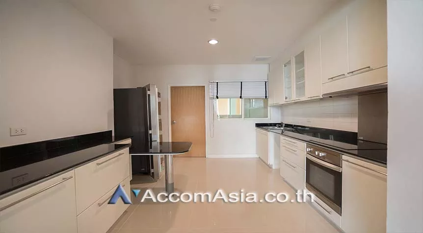 Big Balcony |  3 Bedrooms  Apartment For Rent in Sukhumvit, Bangkok  near BTS Phrom Phong (AA28001)