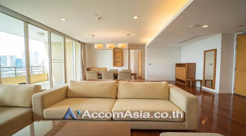 Big Balcony |  3 Bedrooms  Apartment For Rent in Sukhumvit, Bangkok  near BTS Phrom Phong (AA28001)