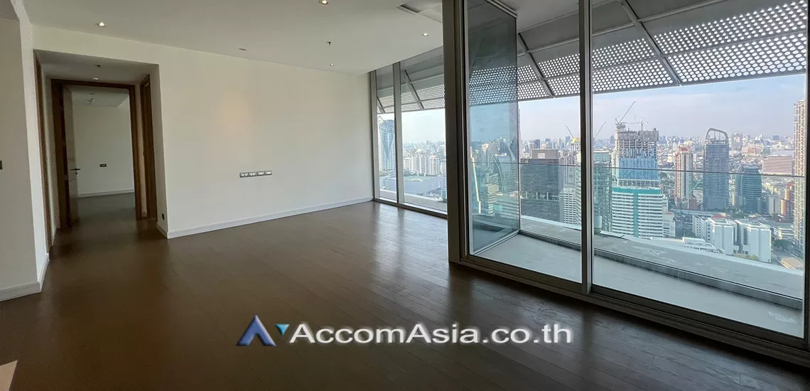  2 Bedrooms  Condominium For Rent in Ploenchit, Bangkok  near BTS Ratchadamri (AA28048)