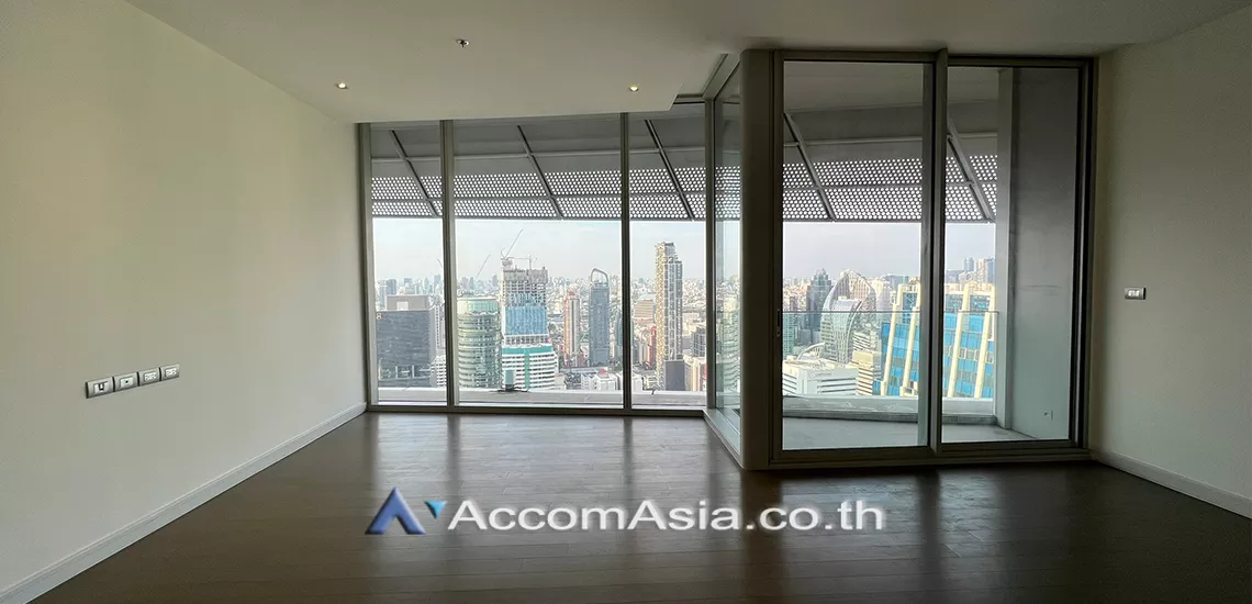  2 Bedrooms  Condominium For Rent in Ploenchit, Bangkok  near BTS Ratchadamri (AA28048)