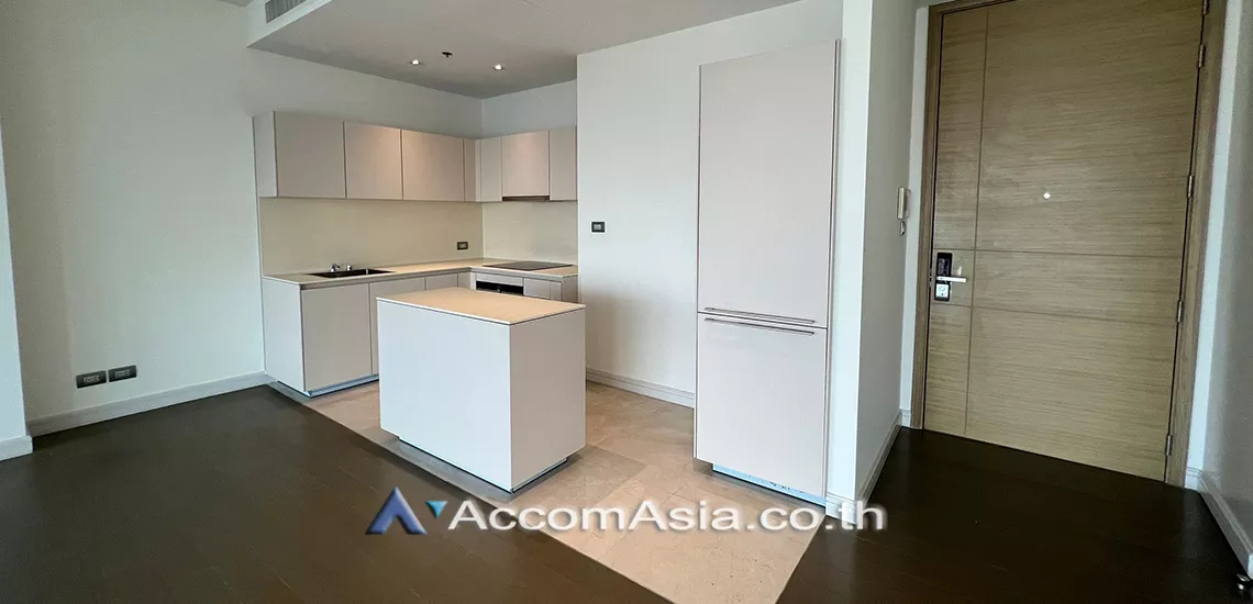  2 Bedrooms  Condominium For Rent in Ploenchit, Bangkok  near BTS Ratchadamri (AA28049)