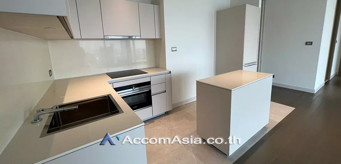  2 Bedrooms  Condominium For Rent in Ploenchit, Bangkok  near BTS Ratchadamri (AA28049)