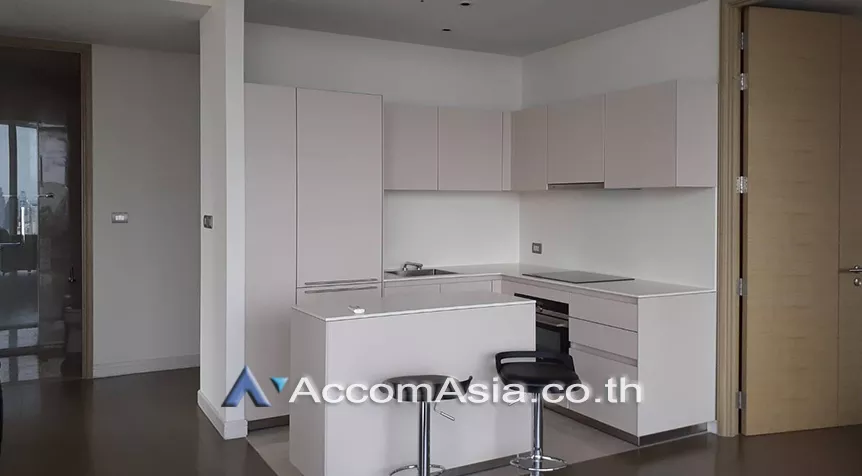  2 Bedrooms  Condominium For Rent in Ploenchit, Bangkok  near BTS Ratchadamri (AA28050)