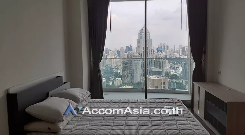  2 Bedrooms  Condominium For Rent in Ploenchit, Bangkok  near BTS Ratchadamri (AA28050)