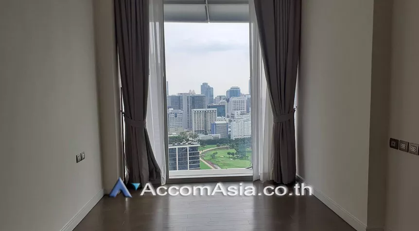  2 Bedrooms  Condominium For Rent in Ploenchit, Bangkok  near BTS Ratchadamri (AA28052)