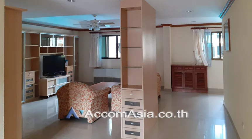  3 Bedrooms  Apartment For Rent in Sukhumvit, Bangkok  near BTS Phrom Phong (AA28055)