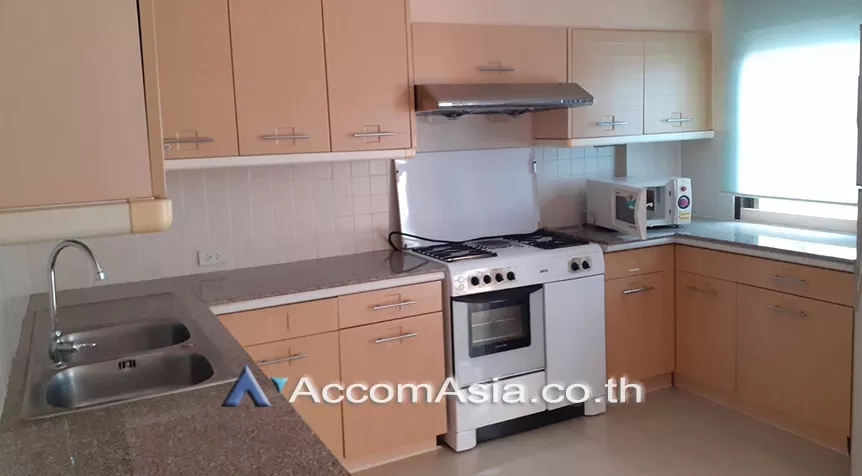  3 Bedrooms  Apartment For Rent in Sukhumvit, Bangkok  near BTS Phrom Phong (AA28055)