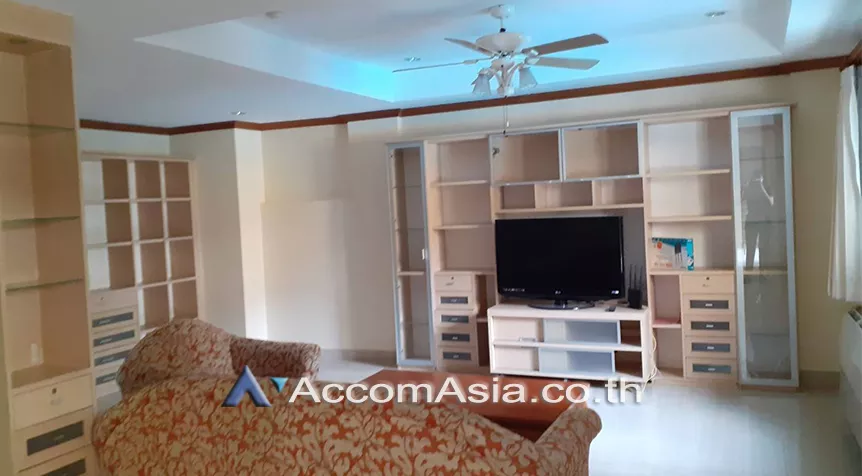  3 Bedrooms  Apartment For Rent in Sukhumvit, Bangkok  near BTS Phrom Phong (AA28055)