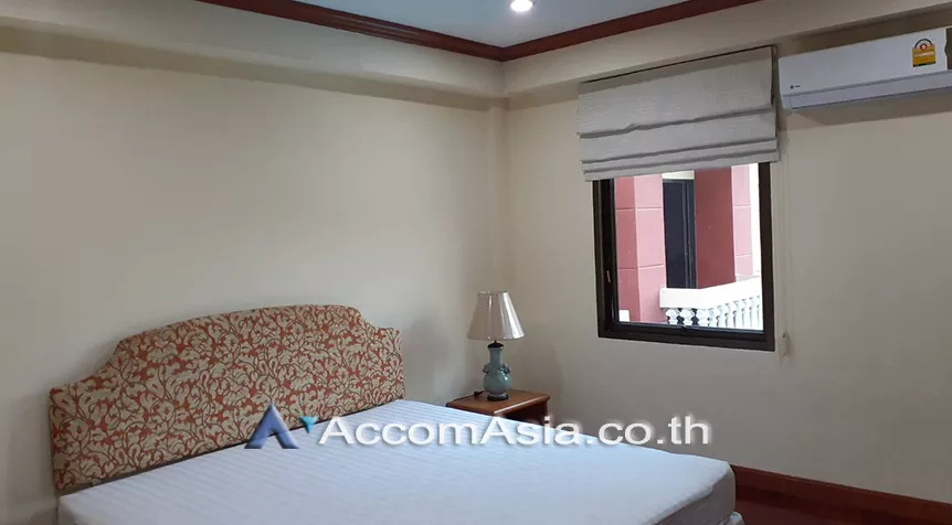  3 Bedrooms  Apartment For Rent in Sukhumvit, Bangkok  near BTS Phrom Phong (AA28056)