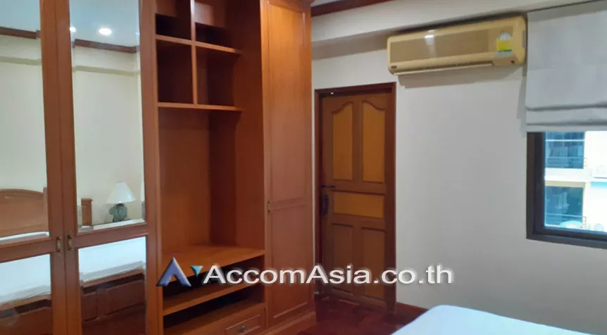  3 Bedrooms  Apartment For Rent in Sukhumvit, Bangkok  near BTS Phrom Phong (AA28056)