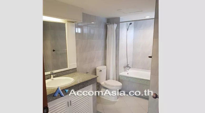 Pet friendly |  3 Bedrooms  Apartment For Rent in Sukhumvit, Bangkok  near BTS Phrom Phong (AA28063)