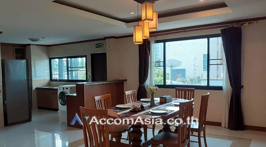 Pet friendly |  3 Bedrooms  Apartment For Rent in Sukhumvit, Bangkok  near BTS Ekkamai (AA28067)