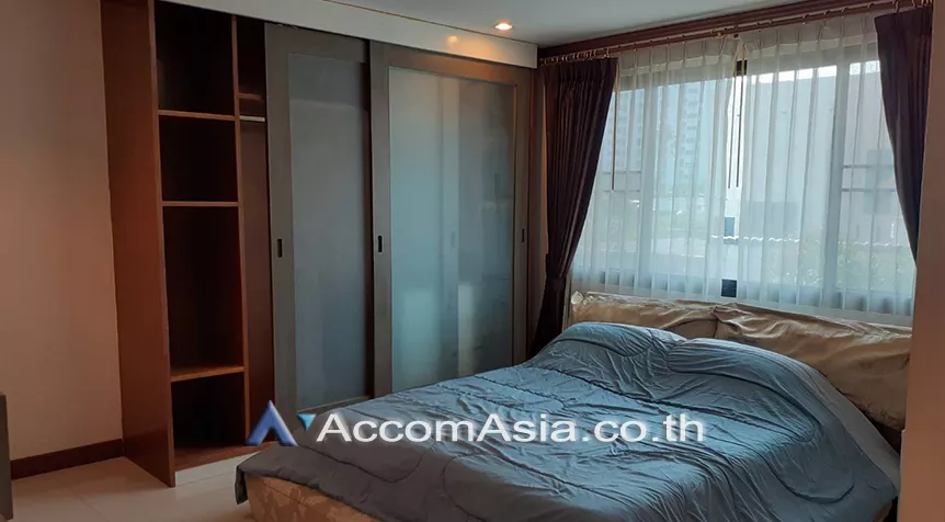 Pet friendly |  3 Bedrooms  Apartment For Rent in Sukhumvit, Bangkok  near BTS Ekkamai (AA28067)