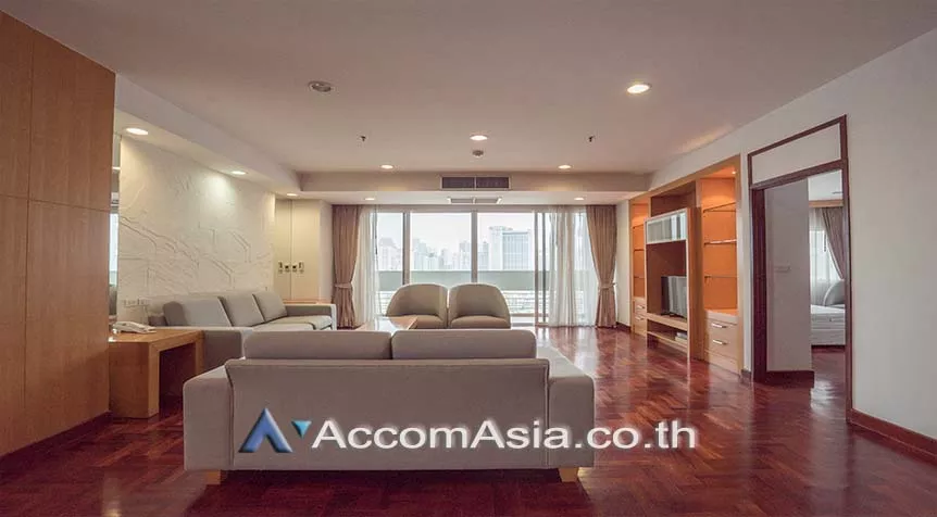  3 Bedrooms  Apartment For Rent in Sukhumvit, Bangkok  near BTS Phrom Phong (AA28079)