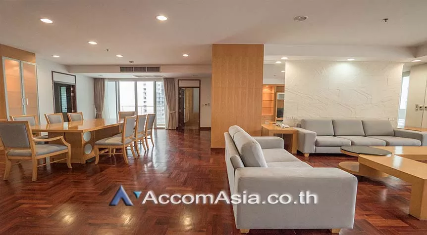  3 Bedrooms  Apartment For Rent in Sukhumvit, Bangkok  near BTS Phrom Phong (AA28079)