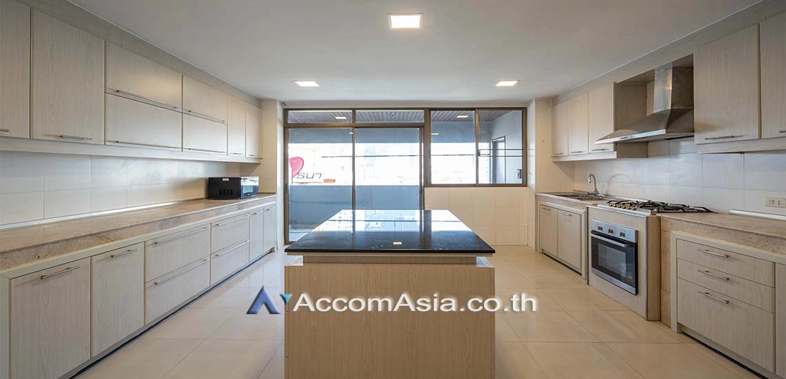 Big Balcony, Pet friendly |  3 Bedrooms  Apartment For Rent in Sukhumvit, Bangkok  near BTS Phrom Phong (AA28108)