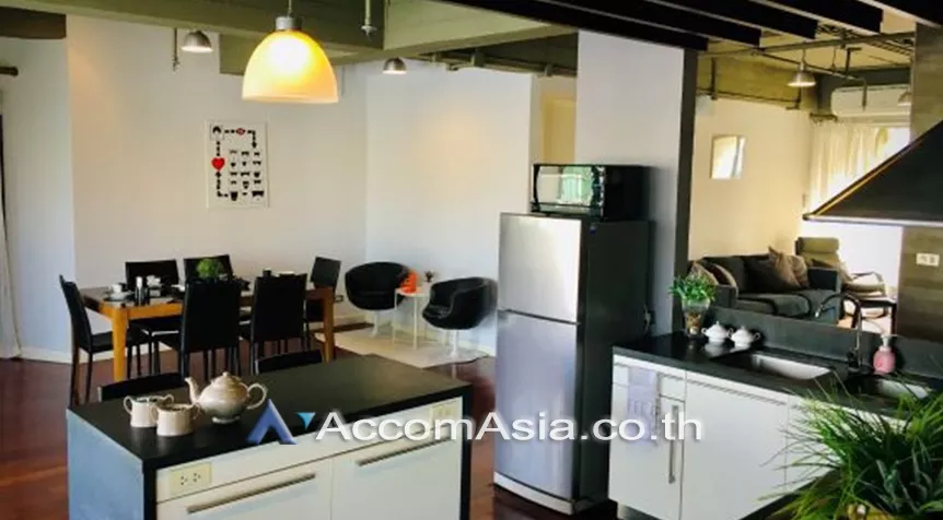  2 Bedrooms  Condominium For Rent in Sukhumvit, Bangkok  near BTS Ekkamai (AA28112)