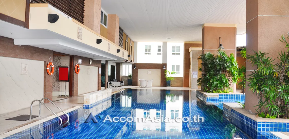  1 Bedroom  Condominium For Sale in Sukhumvit, Bangkok  near BTS Nana (AA28119)