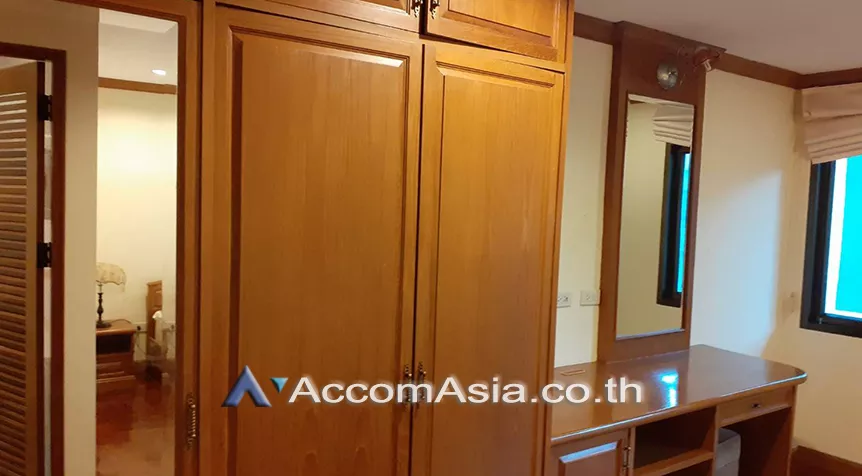  2 Bedrooms  Apartment For Rent in Sukhumvit, Bangkok  near BTS Phrom Phong (AA28128)