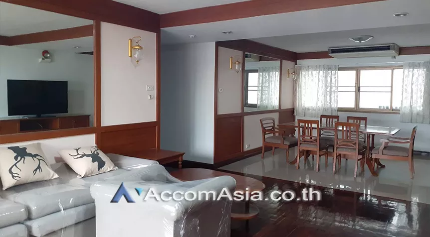  3 Bedrooms  Apartment For Rent in Sukhumvit, Bangkok  near BTS Nana (AA28131)