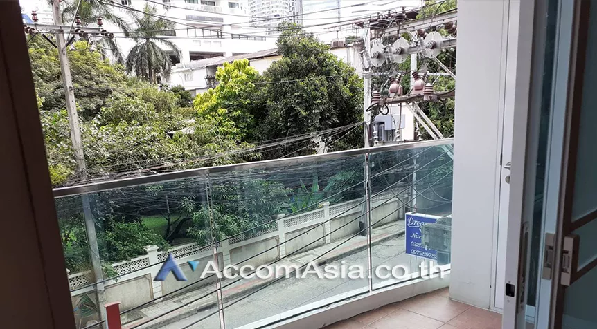  1 Bedroom  Apartment For Rent in Sukhumvit, Bangkok  near BTS Phrom Phong (AA28134)