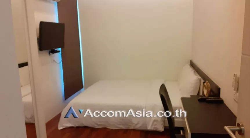  2 Bedrooms  Apartment For Rent in Sukhumvit, Bangkok  near BTS Phrom Phong (AA28135)