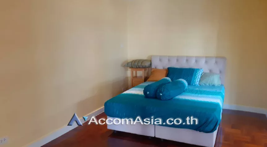  3 Bedrooms  Condominium For Rent in Sukhumvit, Bangkok  near BTS Phrom Phong (24267)