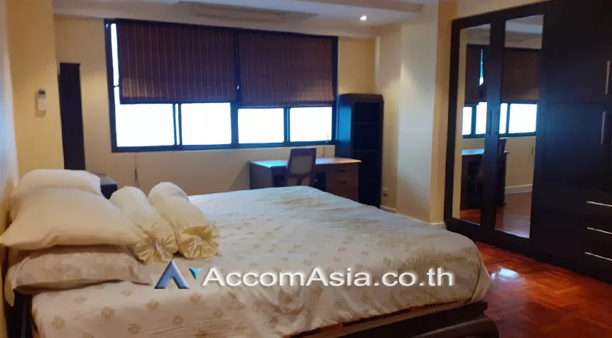  3 Bedrooms  Condominium For Rent in Sukhumvit, Bangkok  near BTS Phrom Phong (24267)