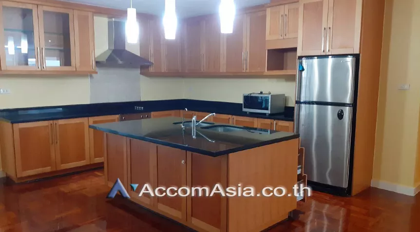  3 Bedrooms  Condominium For Rent in Sukhumvit, Bangkok  near BTS Phrom Phong (24267)