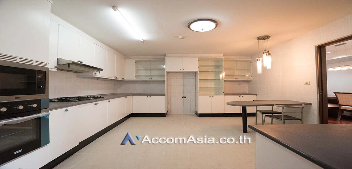 Big Balcony, Pet friendly |  3 Bedrooms  Apartment For Rent in Sukhumvit, Bangkok  near BTS Phrom Phong (AA28163)