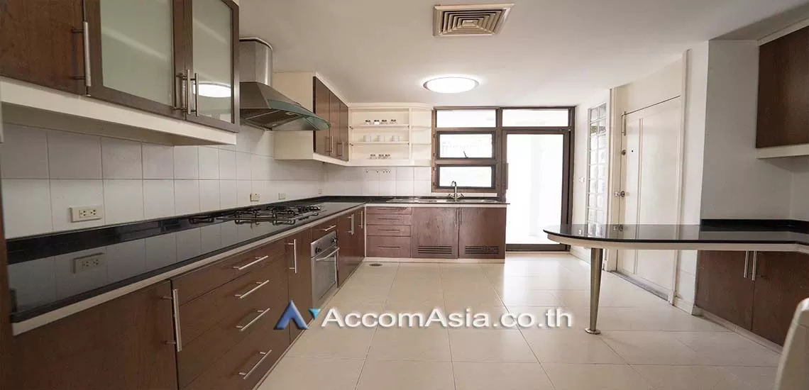 Pet friendly |  3 Bedrooms  Apartment For Rent in Sukhumvit, Bangkok  near BTS Phrom Phong (AA28164)