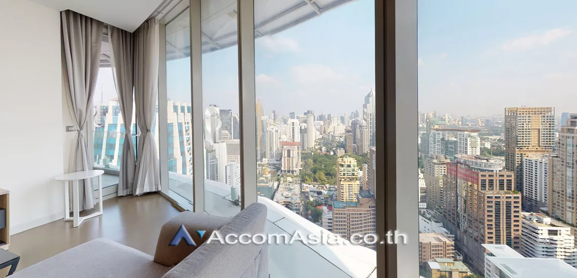  2 Bedrooms  Condominium For Rent in Ploenchit, Bangkok  near BTS Ratchadamri (AA28179)