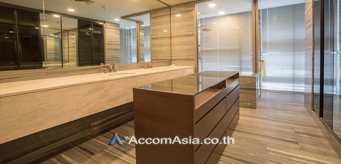 Pet friendly |  3 Bedrooms  Condominium For Sale in Sukhumvit, Bangkok  near BTS Phrom Phong (AA28187)