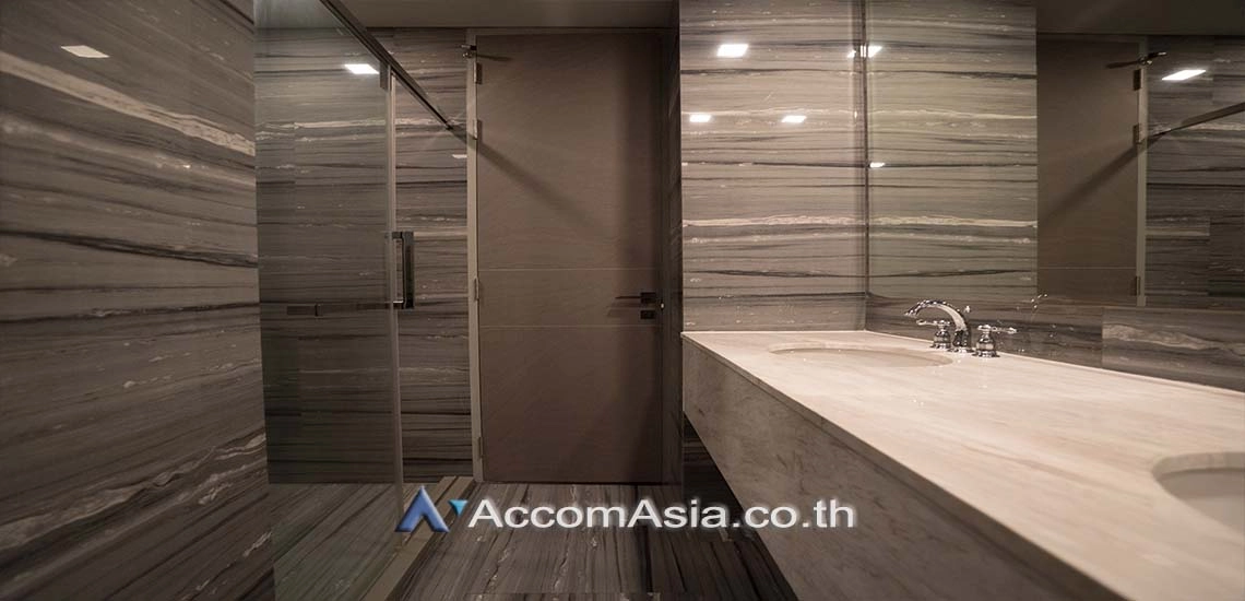 Pet friendly |  3 Bedrooms  Condominium For Sale in Sukhumvit, Bangkok  near BTS Phrom Phong (AA28187)