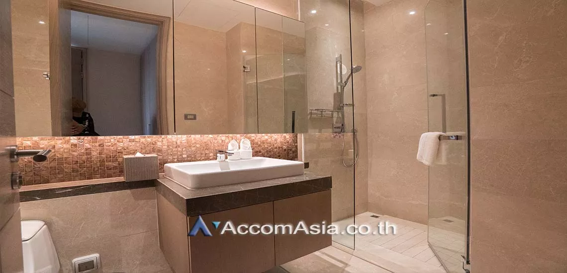  1 Bedroom  Apartment For Rent in Ploenchit, Bangkok  near BTS Ratchadamri (AA28190)