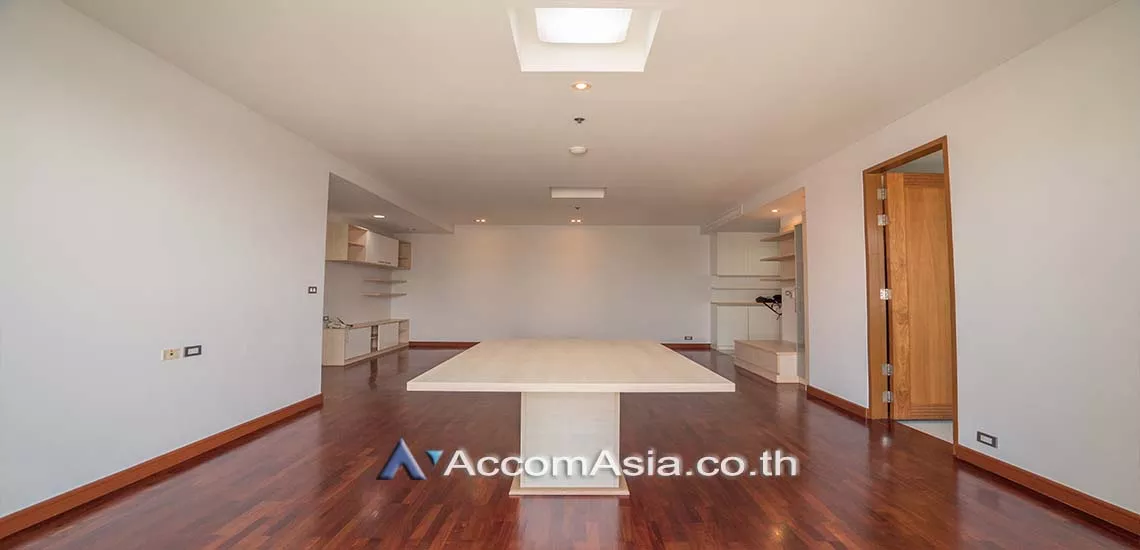  2 Bedrooms  Apartment For Rent in Sukhumvit, Bangkok  near BTS Phrom Phong (AA28215)