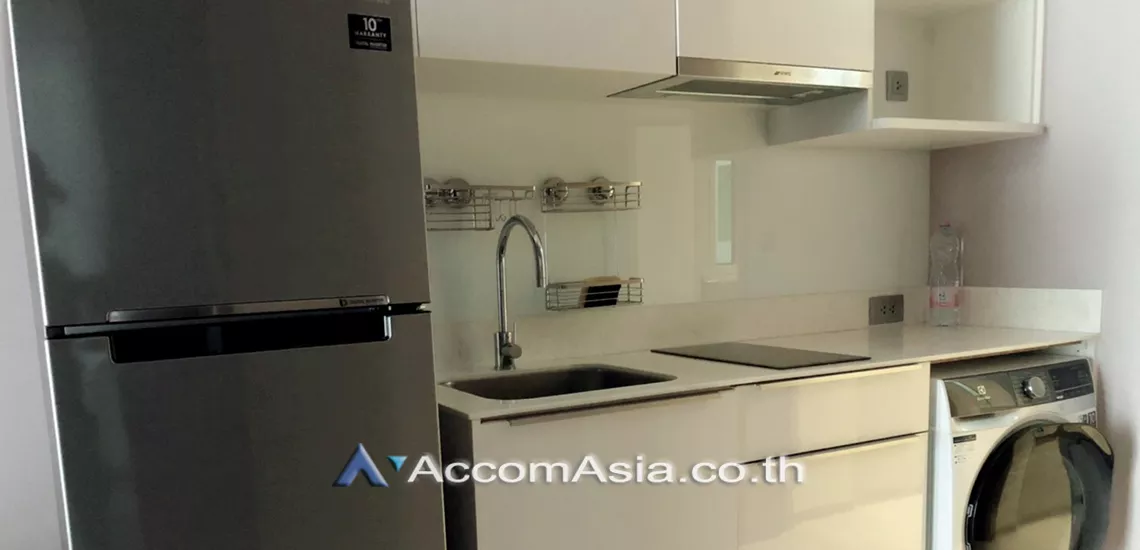  1 Bedroom  Condominium For Rent in Silom, Bangkok  near BTS Chong Nonsi (AA28217)