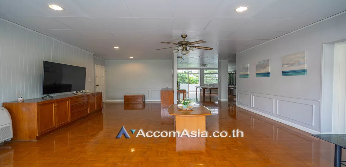 Big Balcony |  4 Bedrooms  Apartment For Rent in Sukhumvit, Bangkok  near BTS Phrom Phong (AA28220)