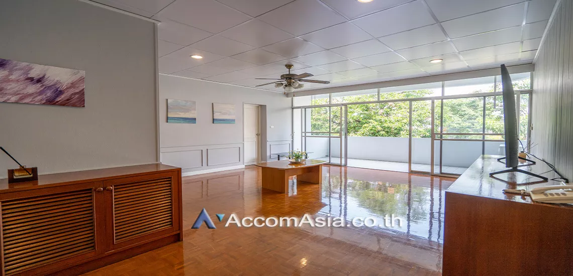 Big Balcony |  4 Bedrooms  Apartment For Rent in Sukhumvit, Bangkok  near BTS Phrom Phong (AA28220)