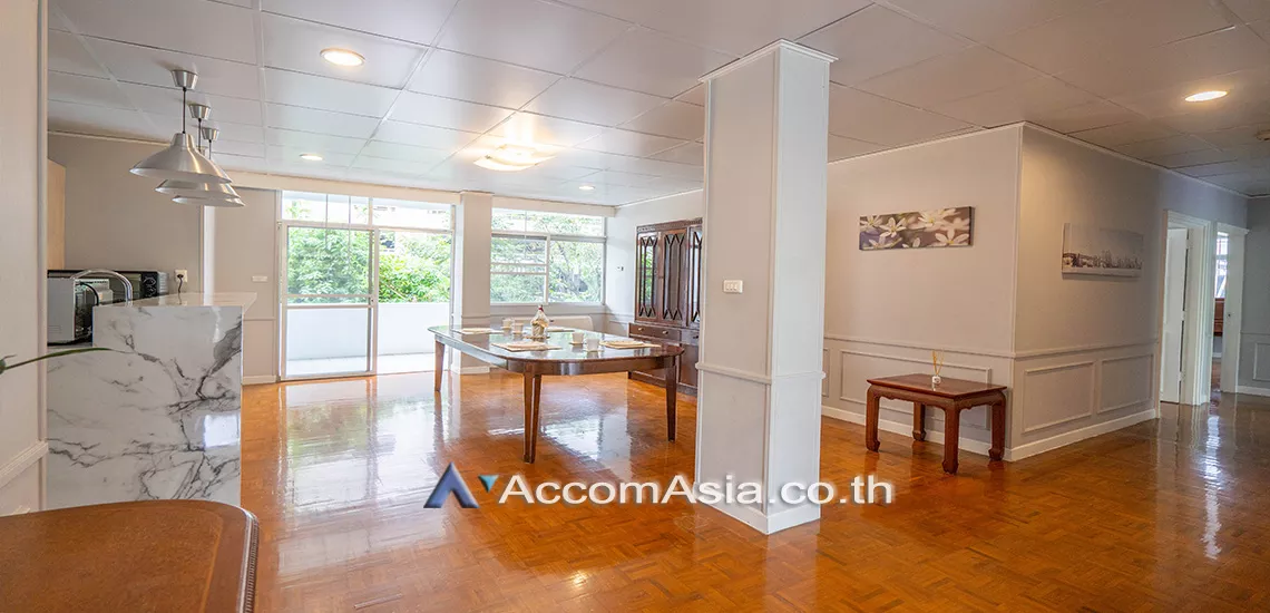 Big Balcony |  4 Bedrooms  Apartment For Rent in Sukhumvit, Bangkok  near BTS Phrom Phong (AA28220)