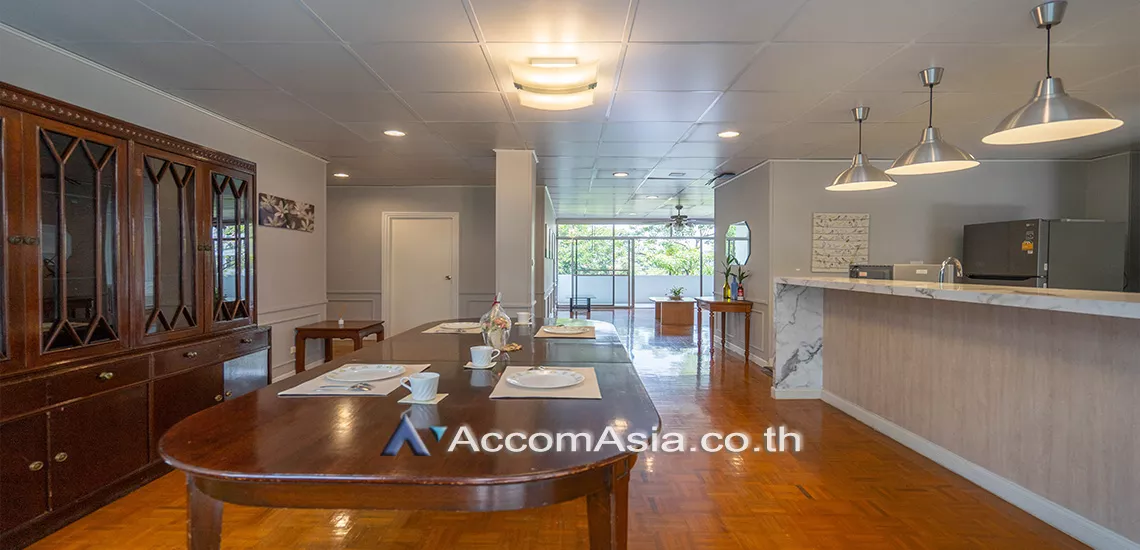 Big Balcony |  4 Bedrooms  Apartment For Rent in Sukhumvit, Bangkok  near BTS Phrom Phong (AA28220)