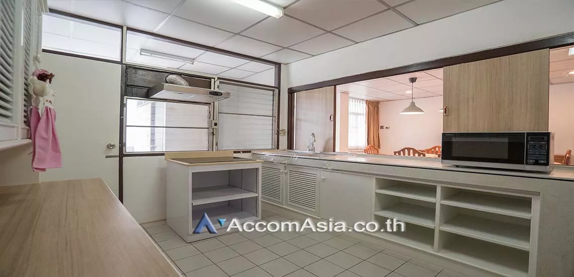 Big Balcony |  4 Bedrooms  Apartment For Rent in Sukhumvit, Bangkok  near BTS Phrom Phong (AA28221)