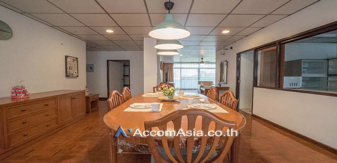 Big Balcony |  4 Bedrooms  Apartment For Rent in Sukhumvit, Bangkok  near BTS Phrom Phong (AA28221)