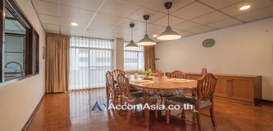 Big Balcony |  4 Bedrooms  Apartment For Rent in Sukhumvit, Bangkok  near BTS Phrom Phong (AA28221)