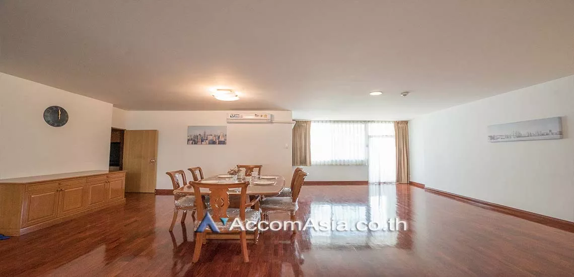 Big Balcony |  3 Bedrooms  Apartment For Rent in Sukhumvit, Bangkok  near BTS Phrom Phong (AA28222)